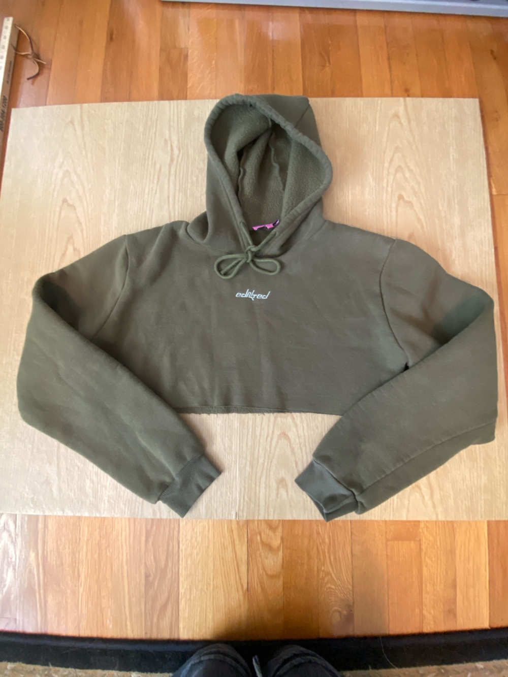 Edikted Olive Cropped Hoodie Sweatshirt
